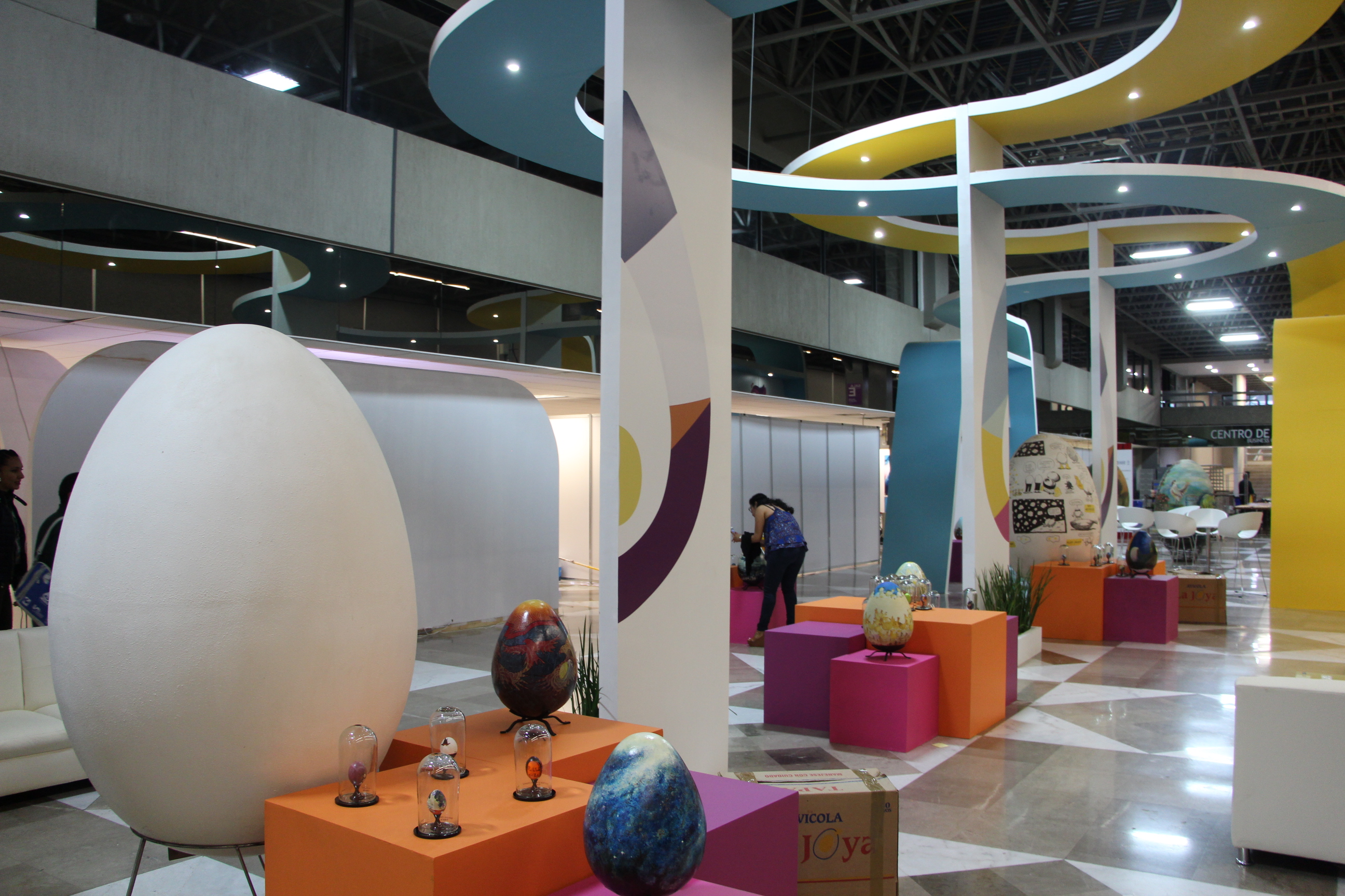 El stand de la Feria Internacional del Huevo sirve a los visitantes como zona de descanso 