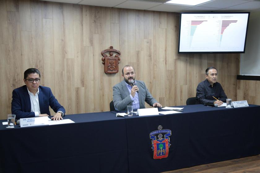 Cuatro autoridades de la universidad de guadalajara