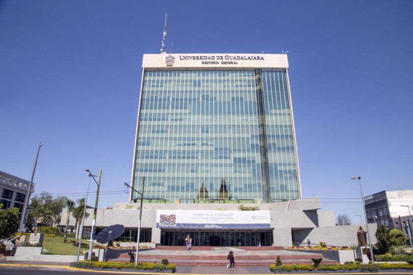 Plano de un edificio, en su parte superior se lee "UNIVERSIDAD DE GUADALAJARA RECTORÍA GENERAL" 