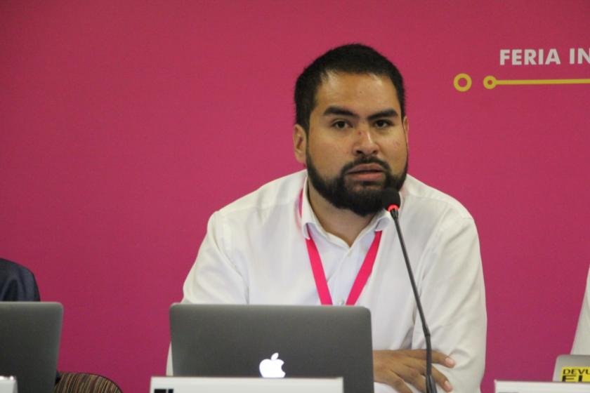 Expositor de la Conferencia “Más allá del ventriloquismo o el troleo: La función de la crítica y los discursos de arte”.