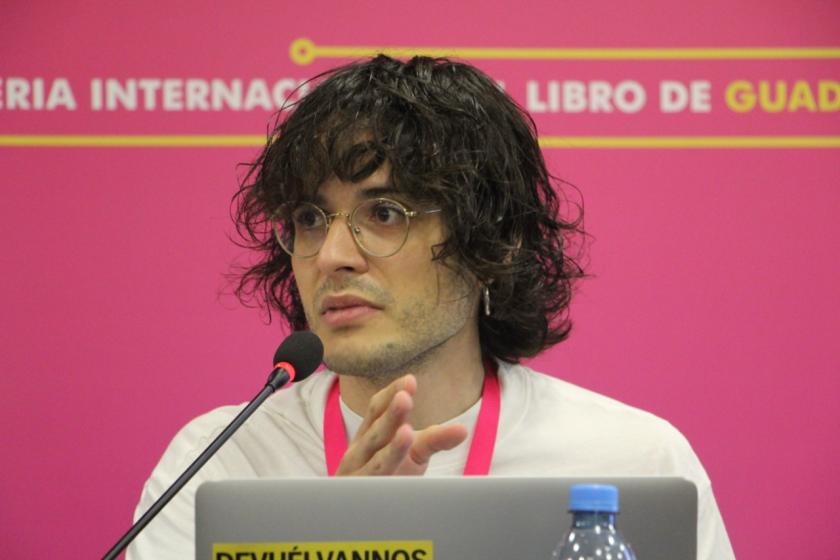 Expositor de la Conferencia “Más allá del ventriloquismo o el troleo: La función de la crítica y los discursos de arte”.