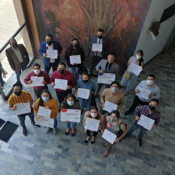Autoridades y alumnos