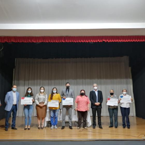 Autoridades y alumnos