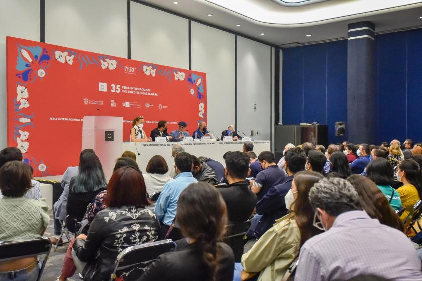 Público de la mesa “El futuro de la sociedad”.