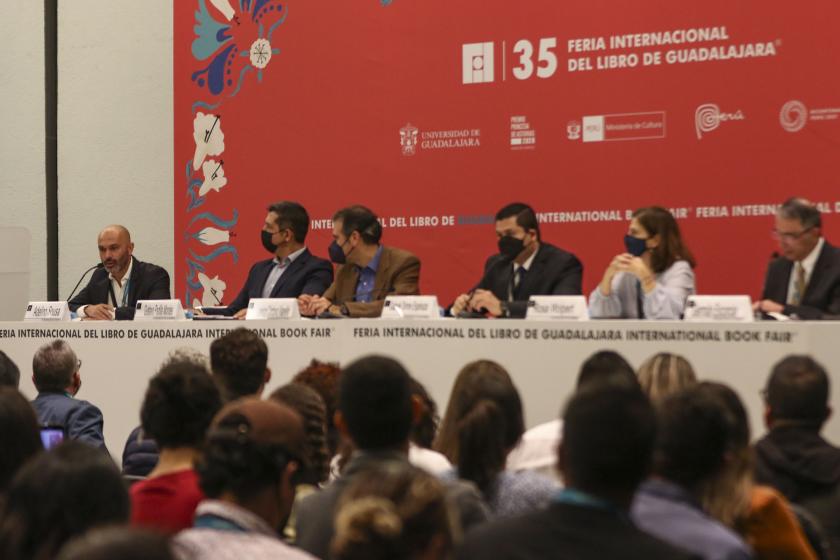 Integrantes y público de la inauguración del  Foro de la Juventud “Por el futuro de la ciudadanía”.