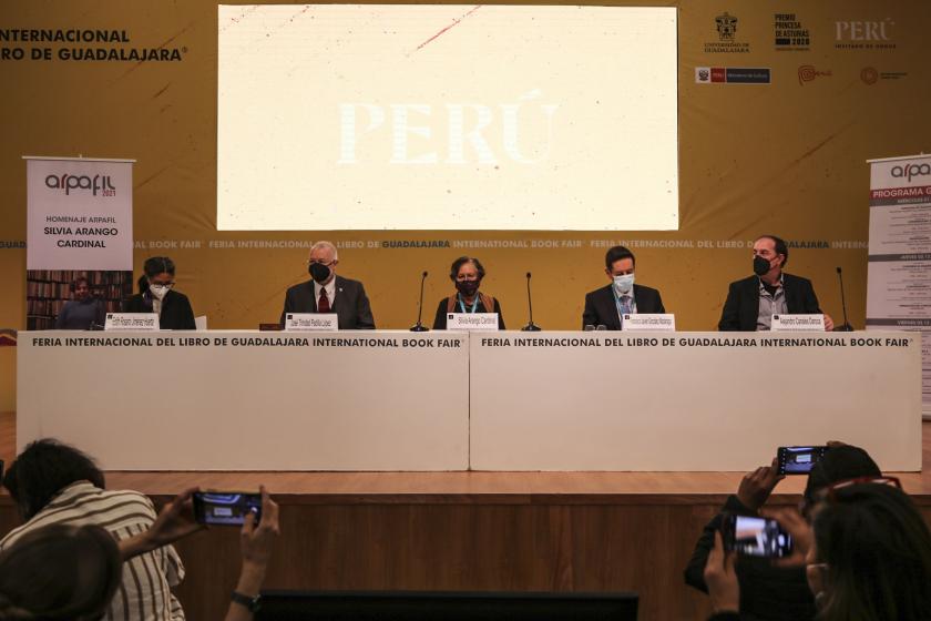Asistentes de la entrega de Medalla  “Jorge Camberos Garibi”.