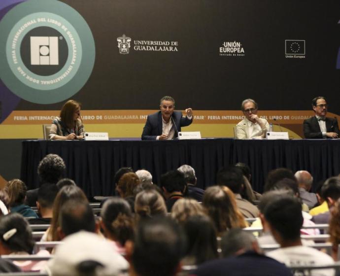 Integrantes del Foro “Reconfiguraciones urbanas y modelos de ciudad: Experiencias de Europa y América”.