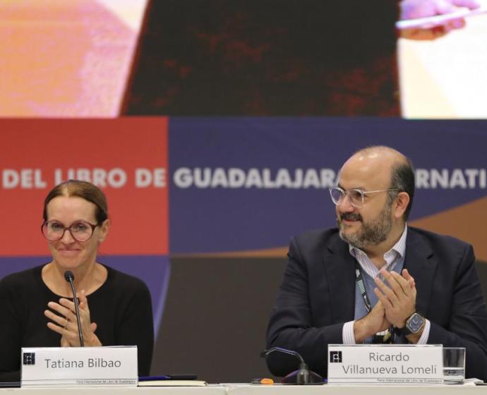 Arquitecta Tatiana Bilbao y autoridad UdeG.