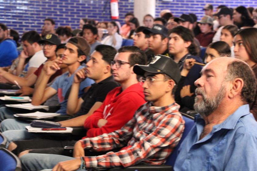 Público de las conferencias del "Día de la Rabia".