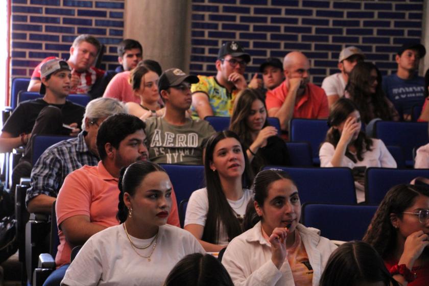 Público de las conferencias del "Día de la Rabia".