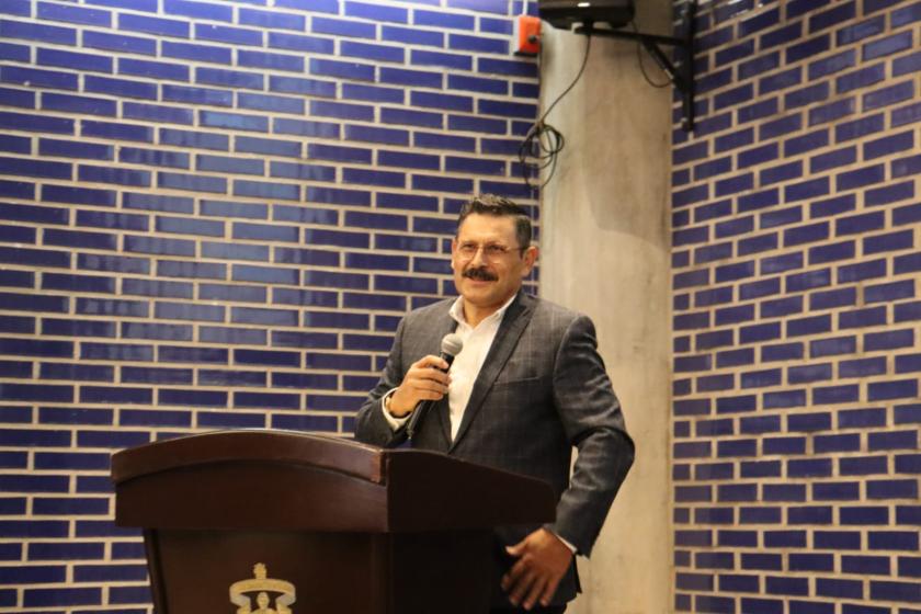 Expositor en las conferencias de actualización.