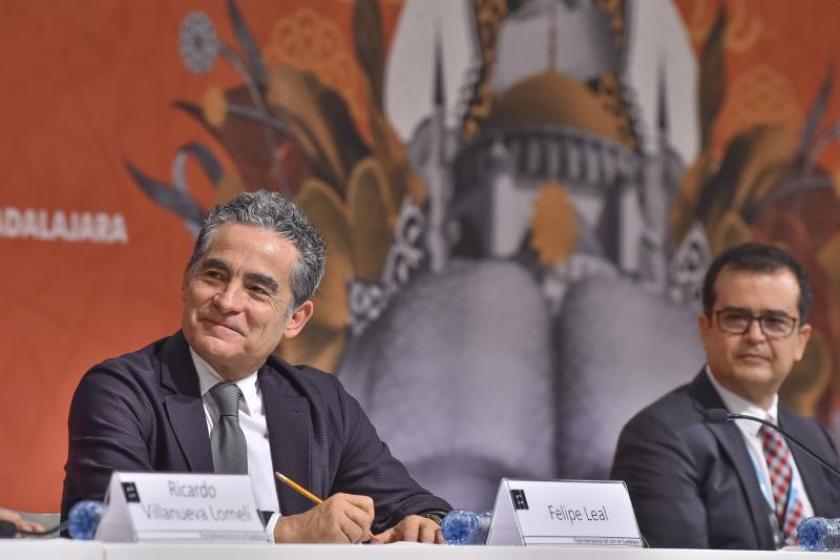 Arquitecto Felipe Leal e integrante de la Ceremonia.