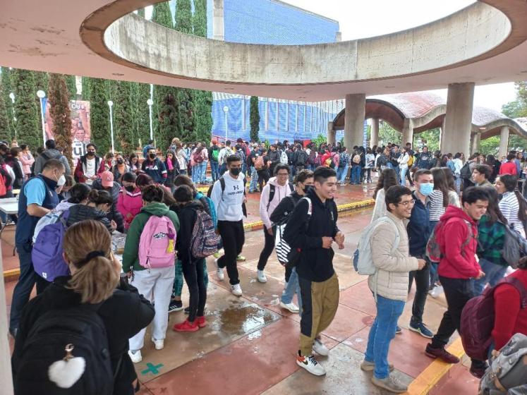 Estudiantes de primer ingreso.