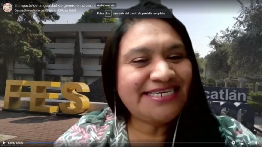 Expositora de la conferencia ”El impacto de la Igualdad de Género e Inclusión”.