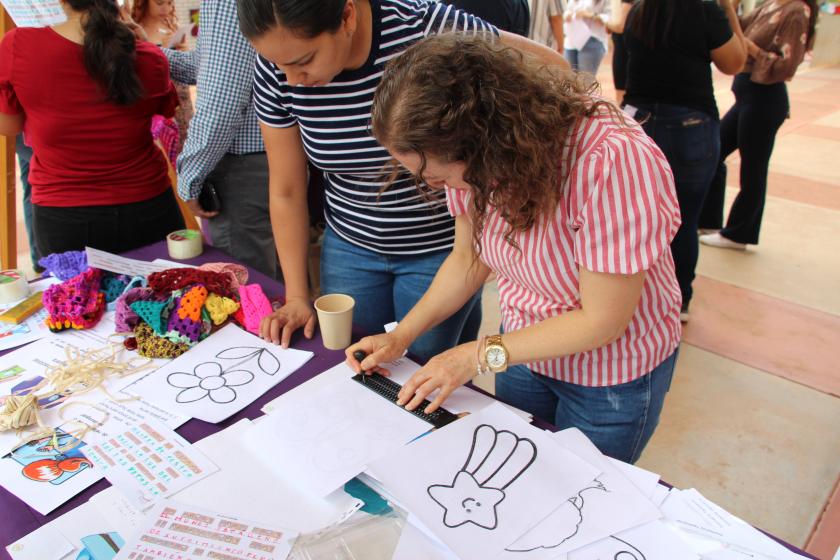 Participantes del evento de concientización sordoceguera.