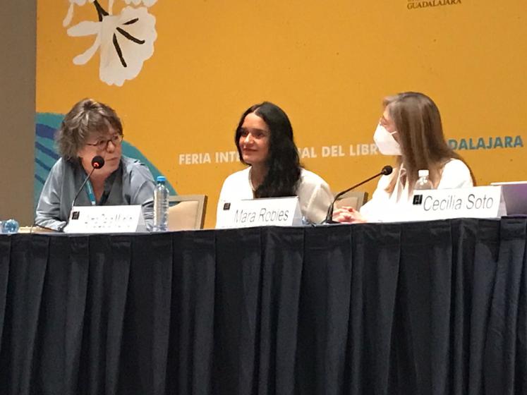Expositoras de la Conferencia " ¿Es la democracia liberal compatible con las luchas de las mujeres por una vida digna?".
