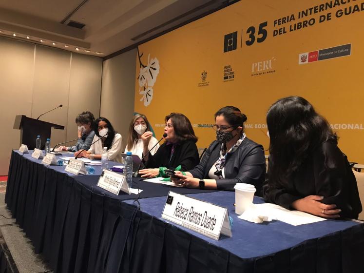 Expositoras de la Conferencia " ¿Es la democracia liberal compatible con las luchas de las mujeres por una vida digna?".