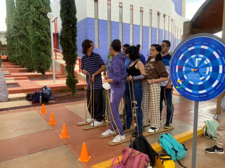 Estudiantes de primer ingreso en cursos de inducción.