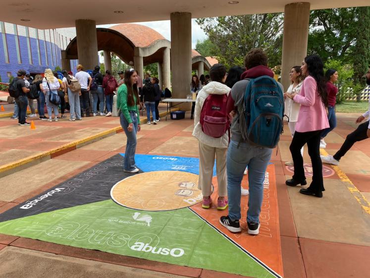 Estudiantes de primer ingreso en cursos de inducción.