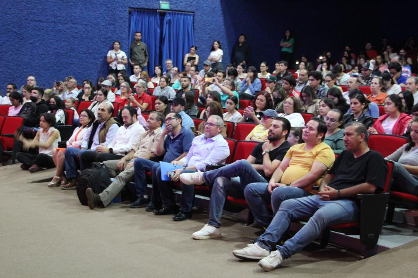 Público de la representación por parte de Risaterapia A.C