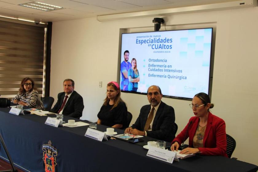 Integrantes de rueda de prensa.