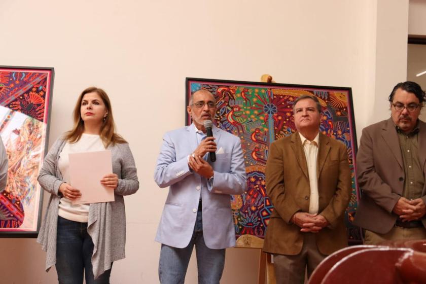 Artista y autoridades CUAltos.