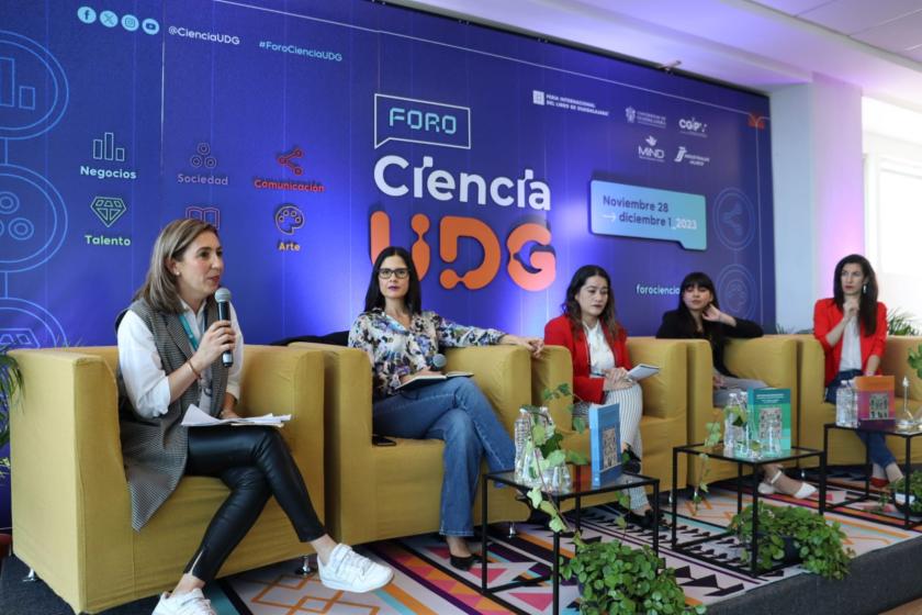 Integrantes de presentación de libros.