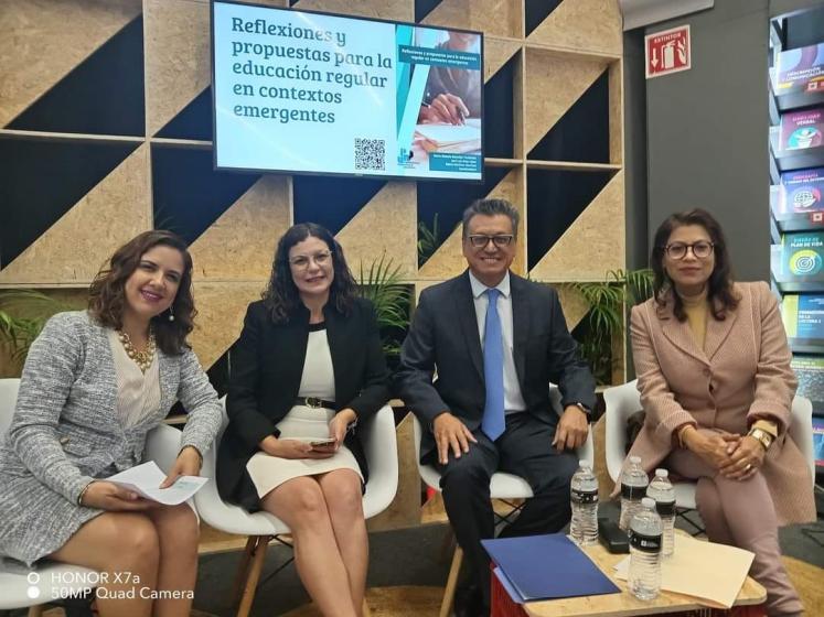 Integrantes de presentación de libros.