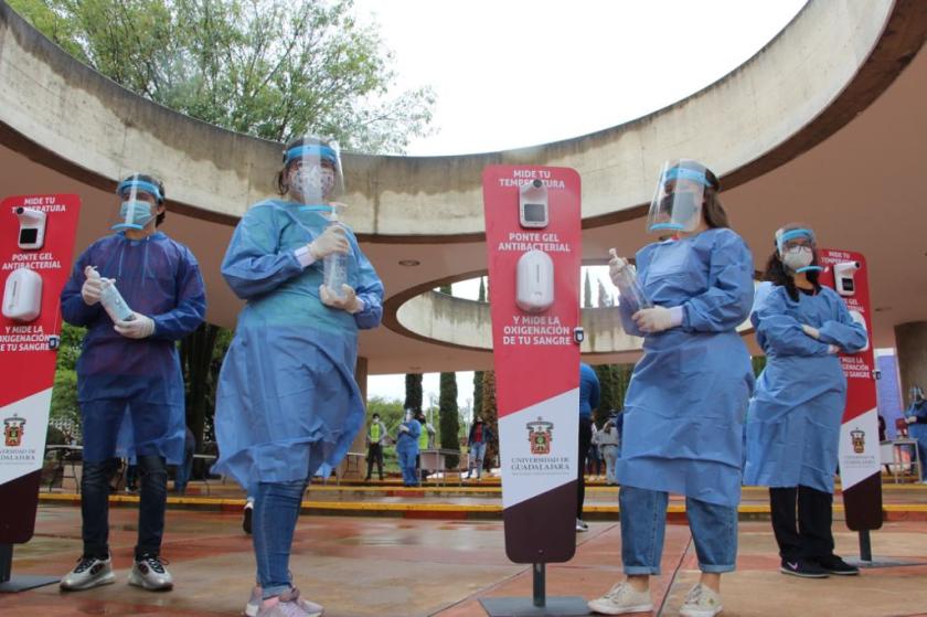 Personas de apoyo en el proceso de sanitización.