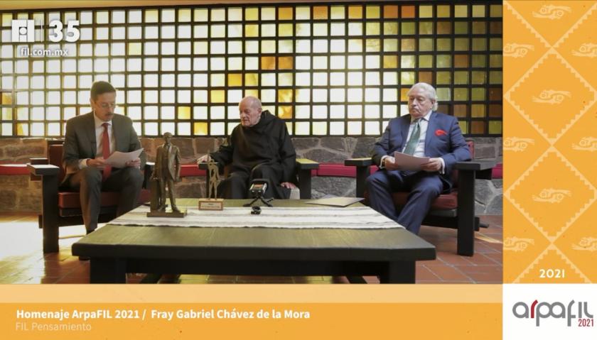 Entrega del reconocimiento Premio Arpa FIL 2021.