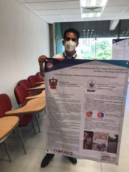 Estudiante participante en el Congreso Internacional del XXVII Verano de la Investigación Científica y Tecnológica del Pacífico, Delfín 2022.
