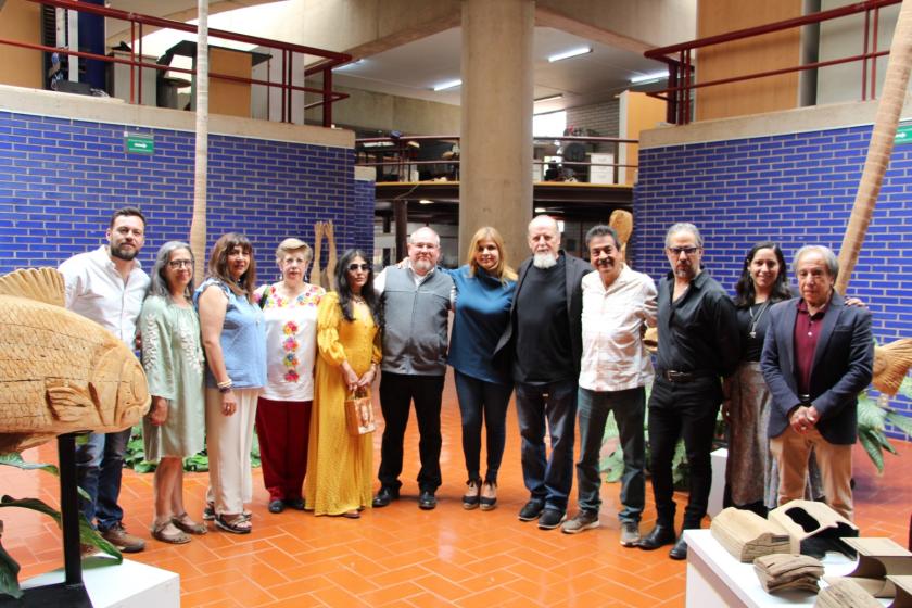 Autoridades CUAltos y el artista Francisco Sandoval López.