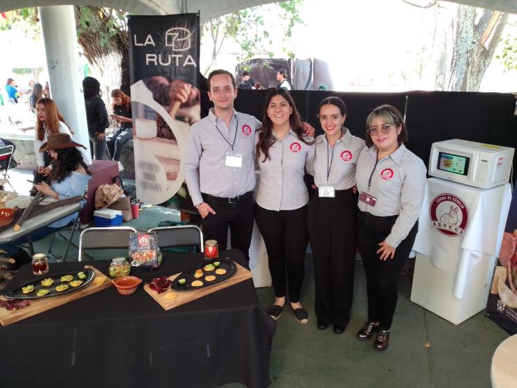Equipo de CUAltos en Expo Nacional ANFECA.
