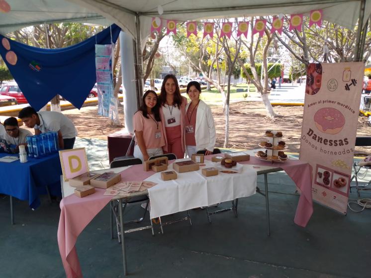 Equipo de CUAltos en Expo Nacional ANFECA.