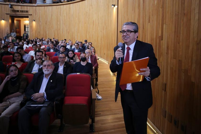 Miembro del del Consejo General Universitario.