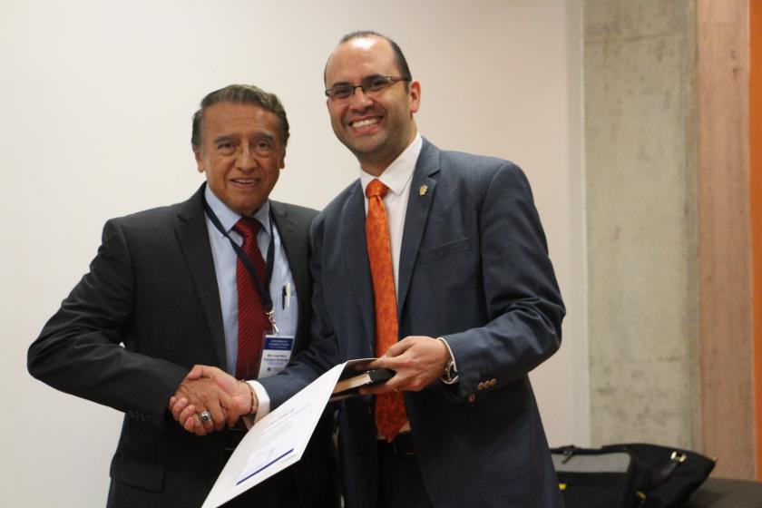 Administrativos y autoridades