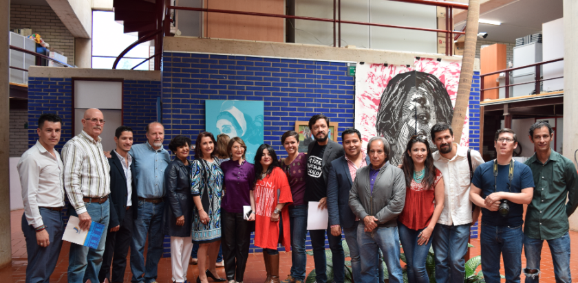 Asistentes en la inauguración de la exposición de las Rutas Plásticas Jalisco.