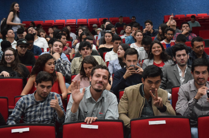Público en la presentación de proyectos.