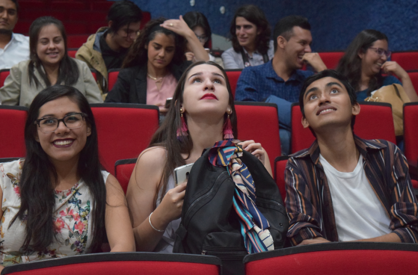 Público en la presentación de proyectos.