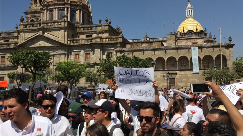Alumnos manifestando