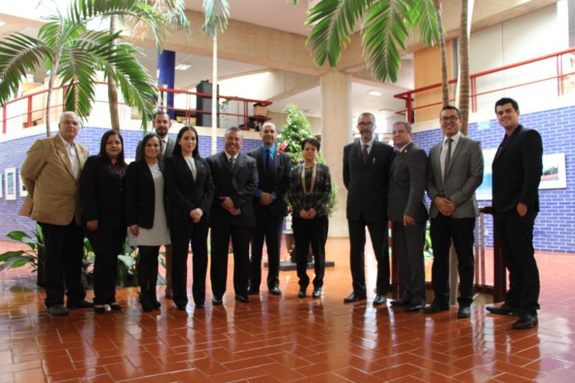 Autoridades y administrativos