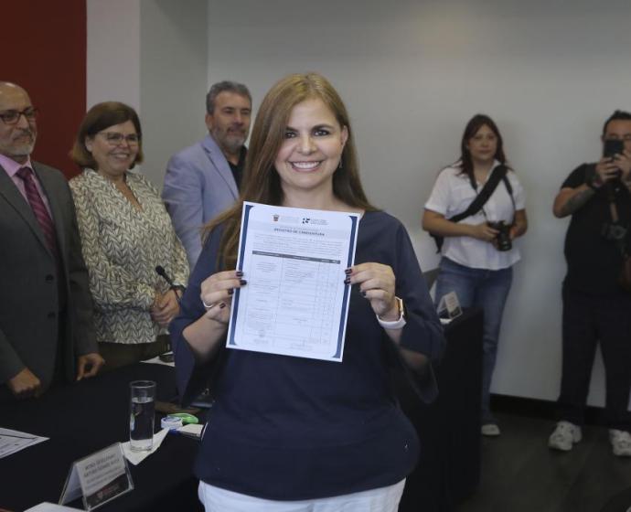 Obtiene la Mtra. Karla Planter Pérez registro como aspirante a la Rectoría General de la UdeG