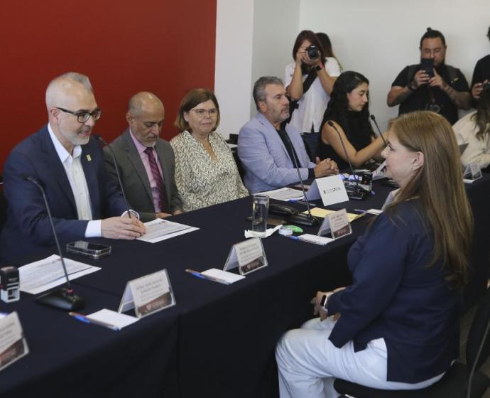 Obtiene la Mtra. Karla Planter Pérez registro como aspirante a la Rectoría General de la UdeG