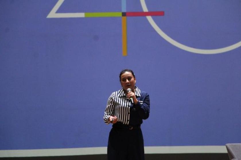 Diálogo de estudiantes con empresa líder en soluciones digitales