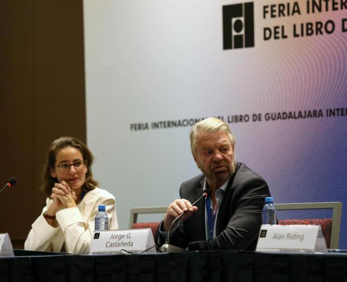Debaten sobre narcotráfico y regionalismo como amenazas de la democracia en México y España