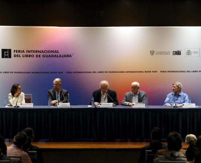 Debaten sobre narcotráfico y regionalismo como amenazas de la democracia en México y España