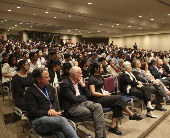 Plantean los escenarios que vulneraron el modelo socialdemócrata en Iberoamérica