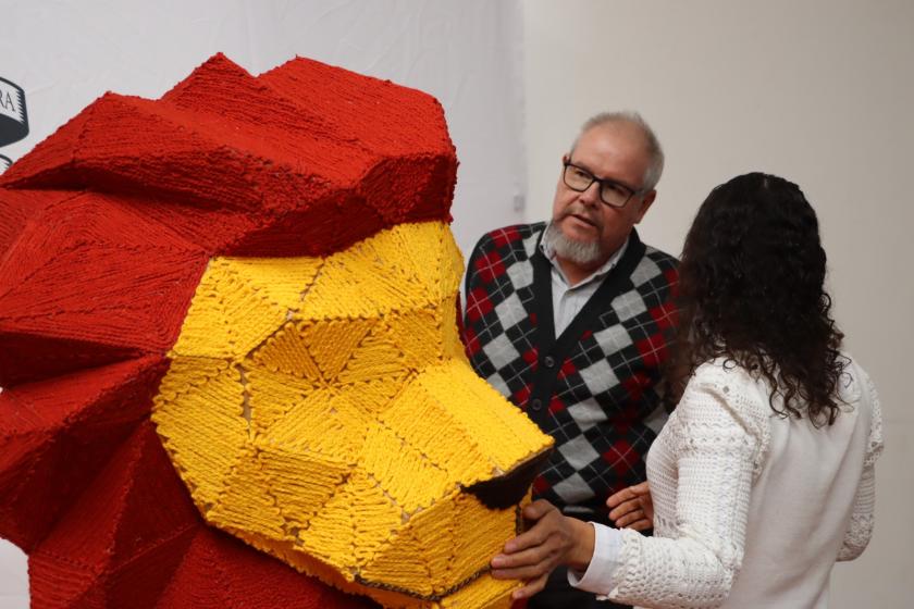 Develación León 