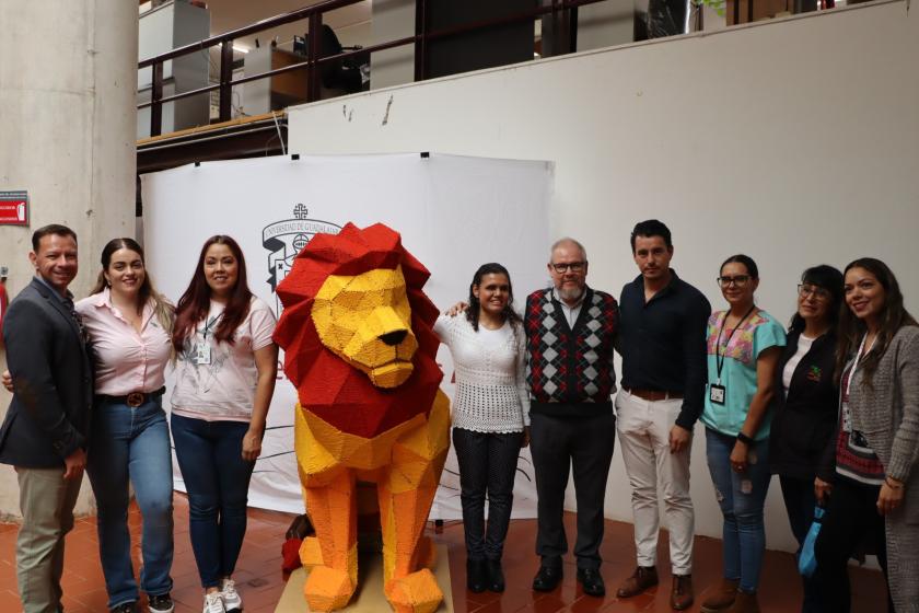 Develación León 