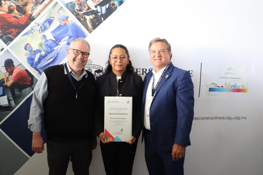 Estudiantes del CUAltos reciben el Premio Ceneval al Desempeño de Excelencia EGEL+D